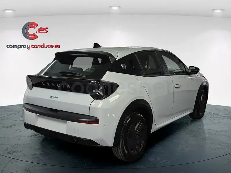 Nuevo Lancia Ypsilon 110 CV (80 kW) 2025 Blanco Utilitario
