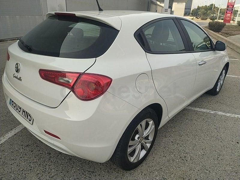 Usado Alfa Romeo Giulietta Distinctive 105 CV (77 kW) 2013 Blanco Utilitario
