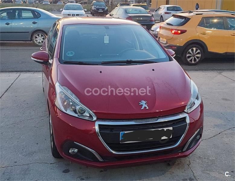 Rojo Usado 2015 Peugeot 208 Active Utilitario | 7500 € (Precio justo) - Imagen 1/4
