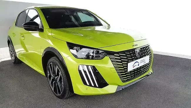 Usado Peugeot e-208 GT 114 kW (156 CV) 2024 Amarillo Utilitario