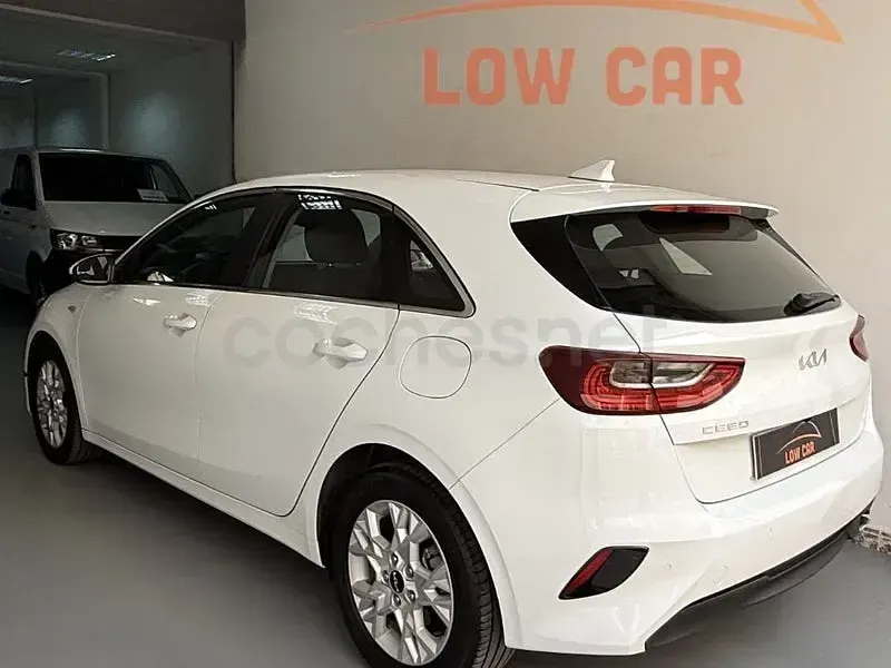 Usado Kia Ceed 100 CV (73 kW) 2022 Blanco Utilitario