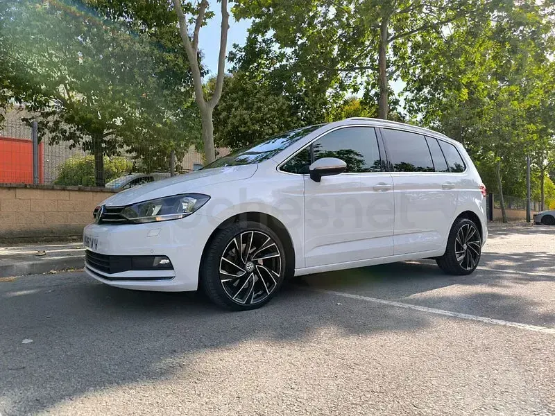 Usado VW Touran Advance 150 CV (110 kW) 2019 Blanco Monovolumen