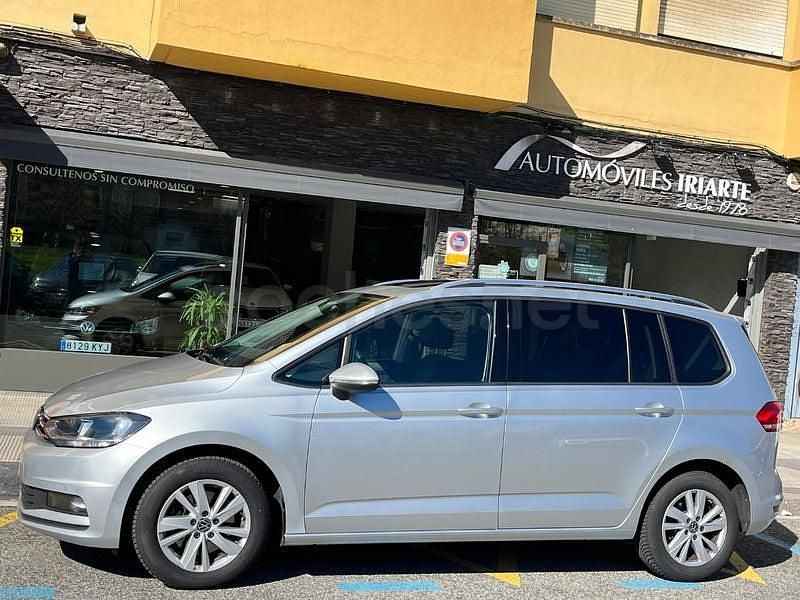 Usado VW Touran Advance 150 CV (110 kW) 2023 Gris / plata Monovolumen