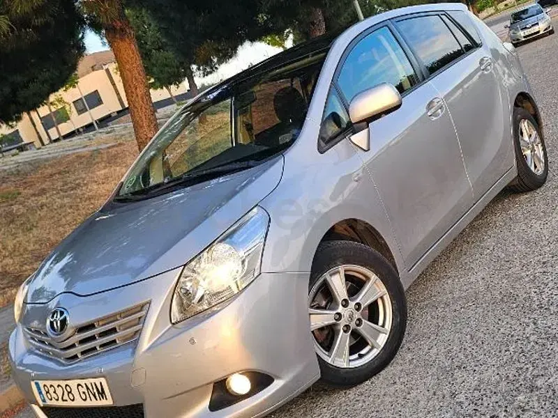 Usado Toyota Verso Active 126 CV (92 kW) 2009 Gris / plata Monovolumen
