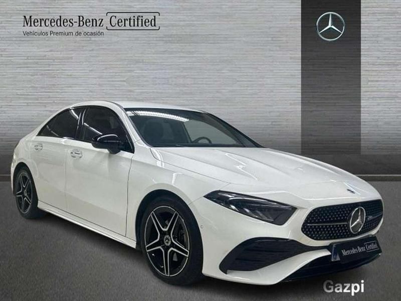 Usado Mercedes A200 AMG line 150 CV (110 kW) 2025 Blanco polar Berlina