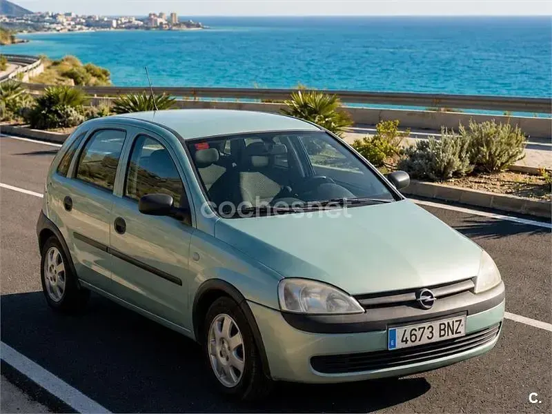 Usado Opel Corsa Edition 65 CV (47 kW) 2001 Verde Utilitario