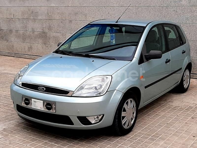 Gris / plata Usado 2004 Ford Fiesta Ghia Berlina | 4490 € (Precio justo) - Imagen 1/4