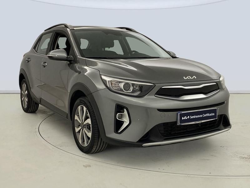 Usado Kia Stonic 100 CV (73 kW) 2025 Gris SUV