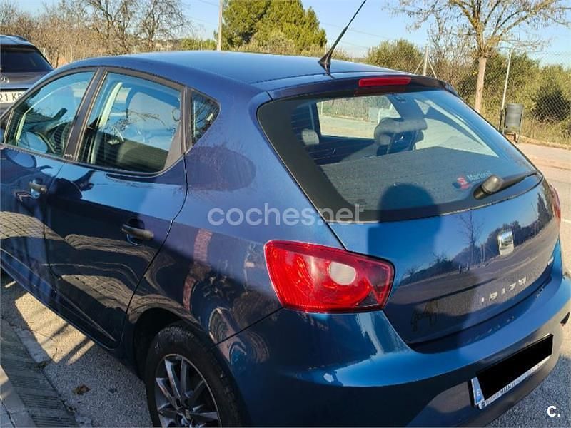 Usado Seat Ibiza I-Tech 90 CV (66 kW) 2014 Azul Berlina