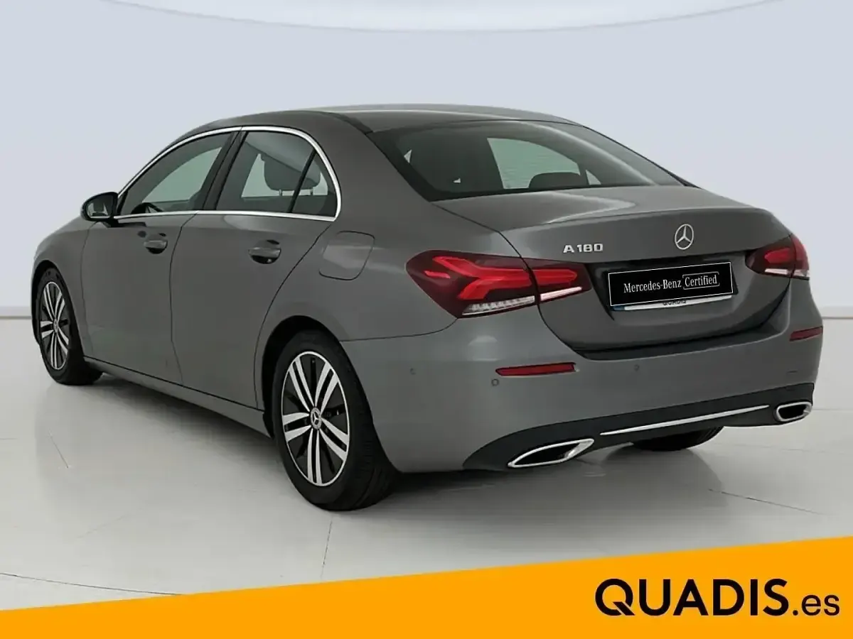 Usado Mercedes A180 136 CV (100 kW) 2022 Gris Berlina
