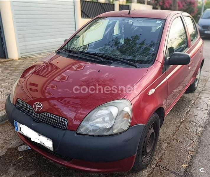 Usado Toyota Yaris T2 65 CV (47 kW) 2003 Rojo Berlina
