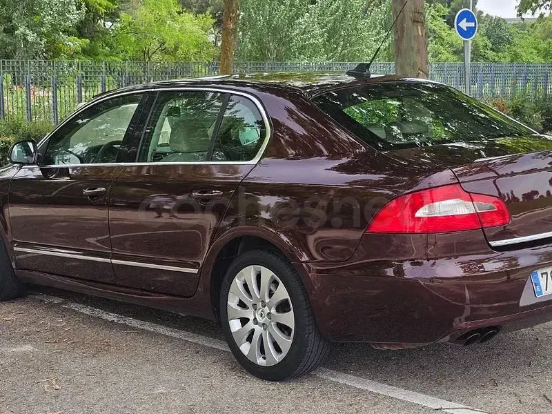 Usado Skoda Superb Elegance 140 CV (102 kW) 2008 Granate Berlina
