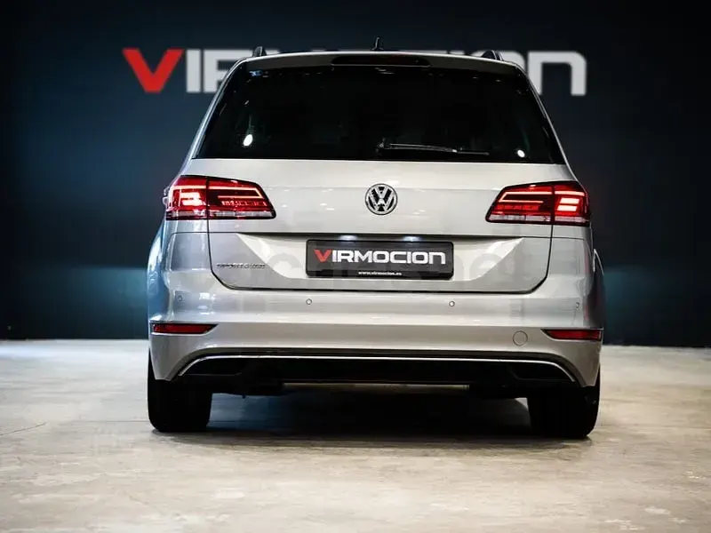 Usado VW Golf Sportsvan Advance 130 CV (95 kW) 2018 Gris / plata Monovolumen