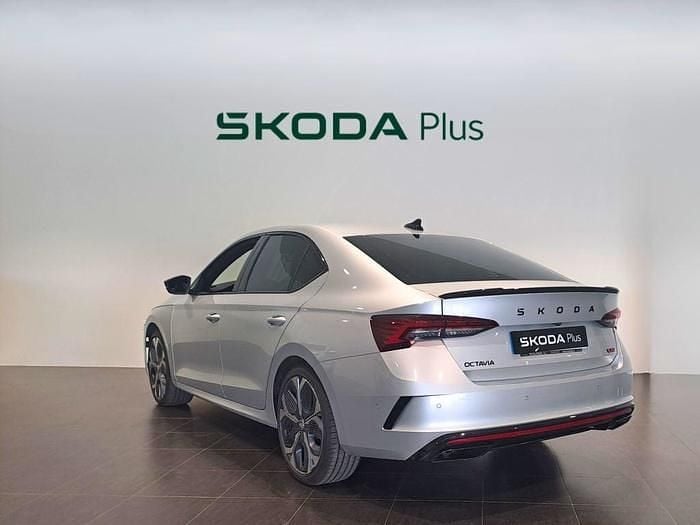 Gris / plata Usado 2024 Skoda Octavia RS Berlina | 36.700 € (Buen precio) - Imagen 1/4