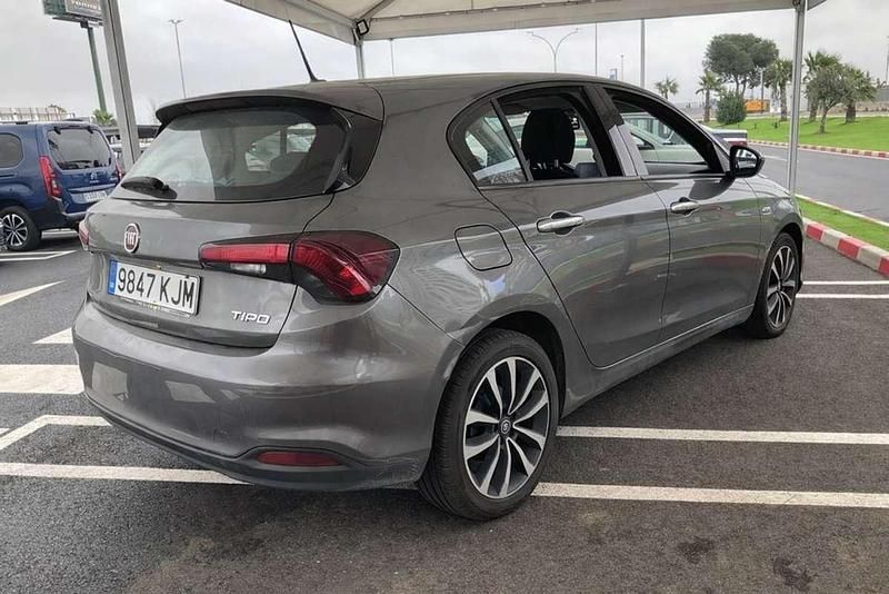 Usado Fiat Tipo Lounge 95 CV (69 kW) 2018 Gris Familiar