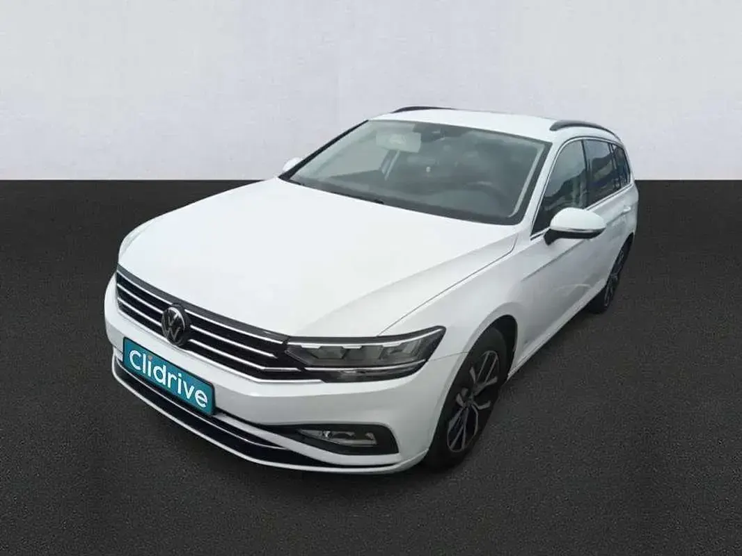 Usado VW Passat Executive 150 CV (110 kW) 2022 Blanco Familiar