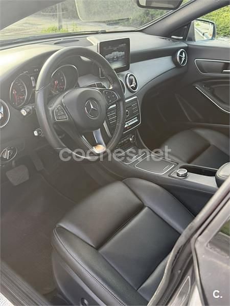 Usado Mercedes CLA220 Shooting Brake 177 CV (130 kW) 2017 Gris / plata Familiar