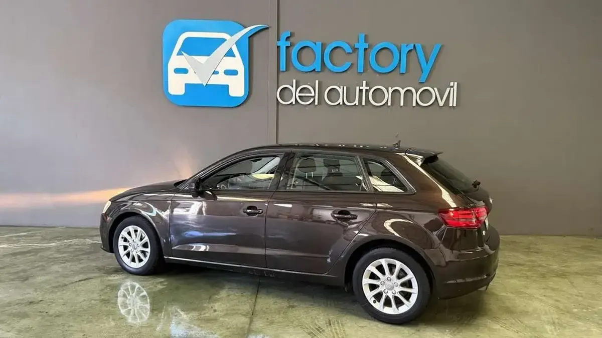 Usado Audi A3 Sportback Ambition 105 CV (77 kW) 2013 Negro Utilitario