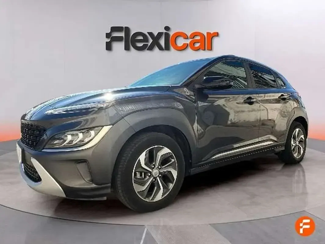 Usado Hyundai Kona 141 CV (103 kW) 2022 Gris SUV