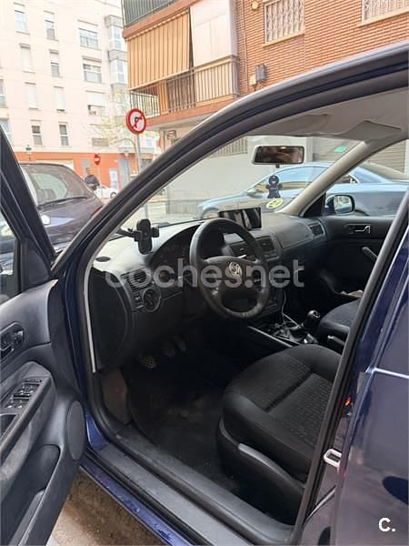 Usado VW Golf IV Conceptline 100 CV (73 kW) 2001 Azul Familiar