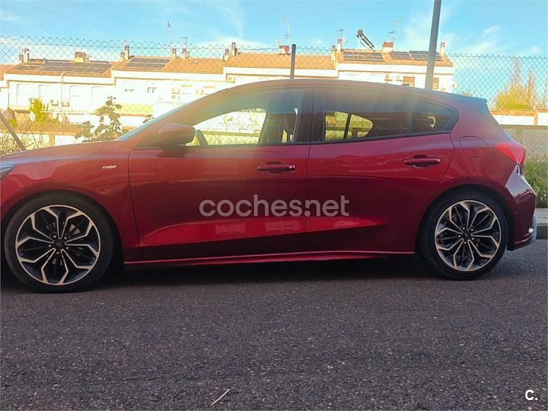 Usado Ford Focus ST-Line 120 CV (88 kW) 2018 Granate Berlina