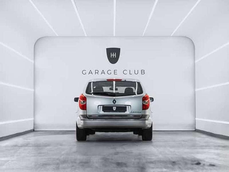 Usado Renault Laguna II Dynamique 135 CV (99 kW) 2005 Blanco Berlina