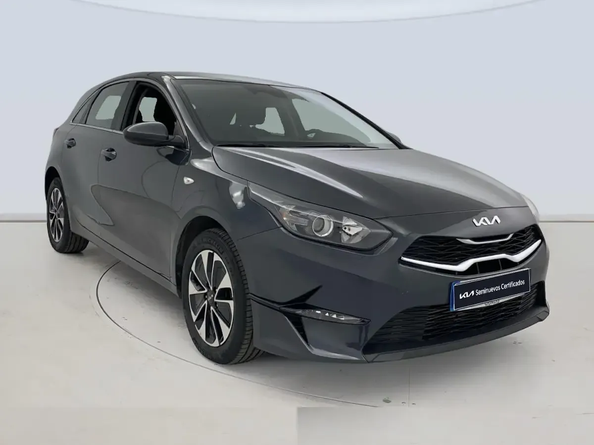 Usado Kia Ceed 140 CV (102 kW) 2025 Gris Utilitario