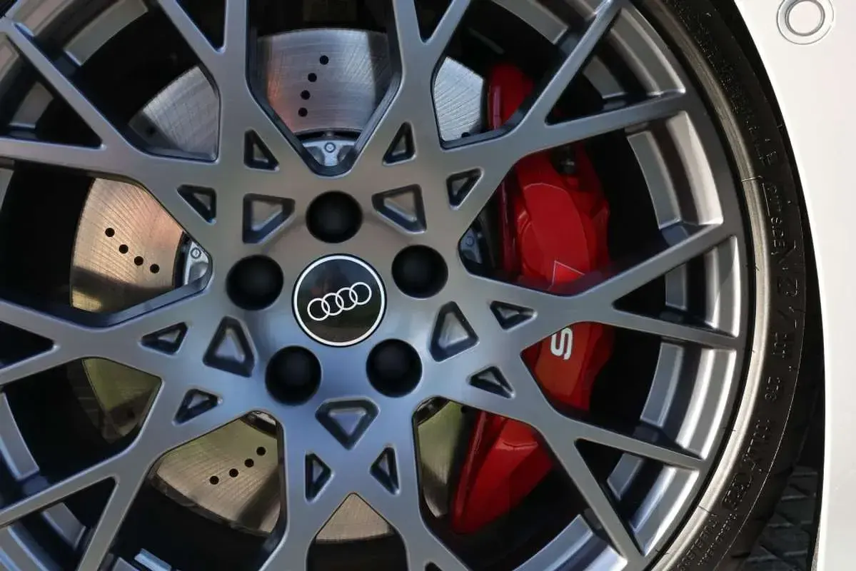 Nuevo Audi RS3 Sportback 400 CV (294 kW) 2026 Gris Utilitario