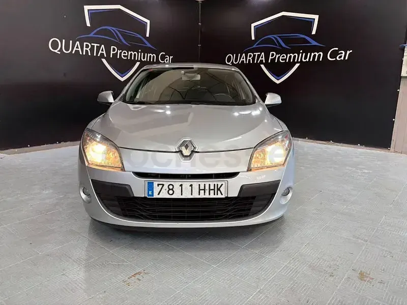 Usado Renault Mégane III Dynamique 110 CV (80 kW) 2011 Gris / plata Berlina