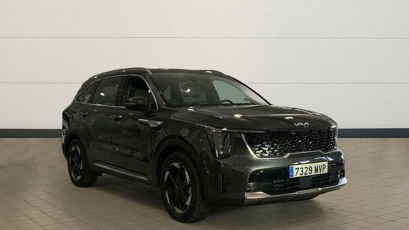 Gris / plata Usado 2024 Kia Sorento 2 SUV | 49.000 € (Caro) - Imagen 1/4
