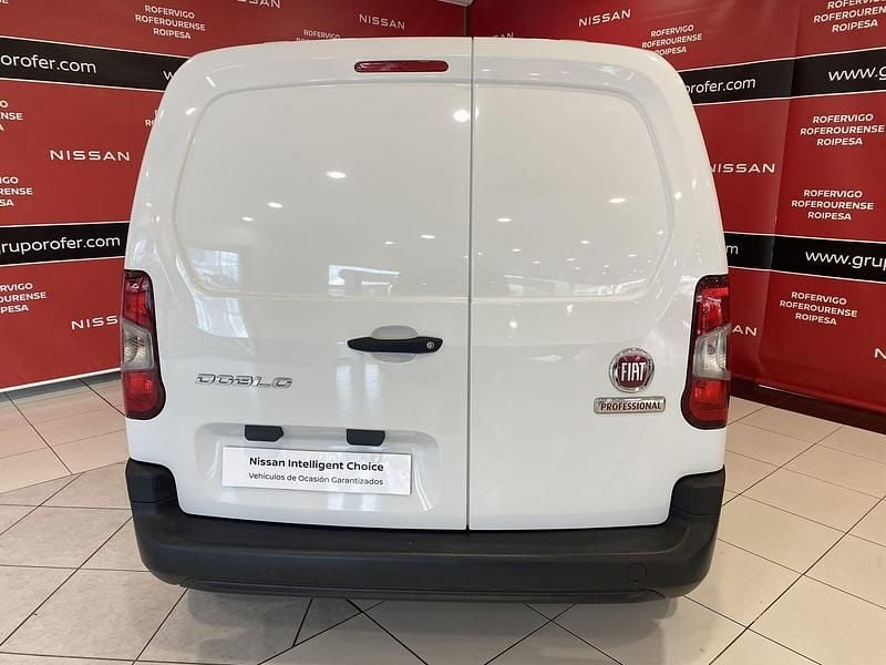Usado Fiat Doblò 102 CV (75 kW) 2023 Blanco Monovolumen