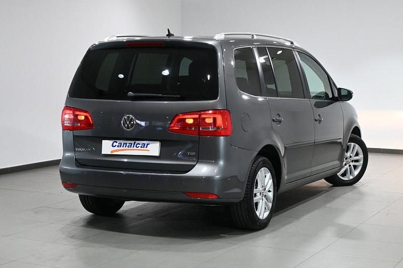 Usado VW Touran Advance 140 CV (102 kW) 2014 Gris Monovolumen