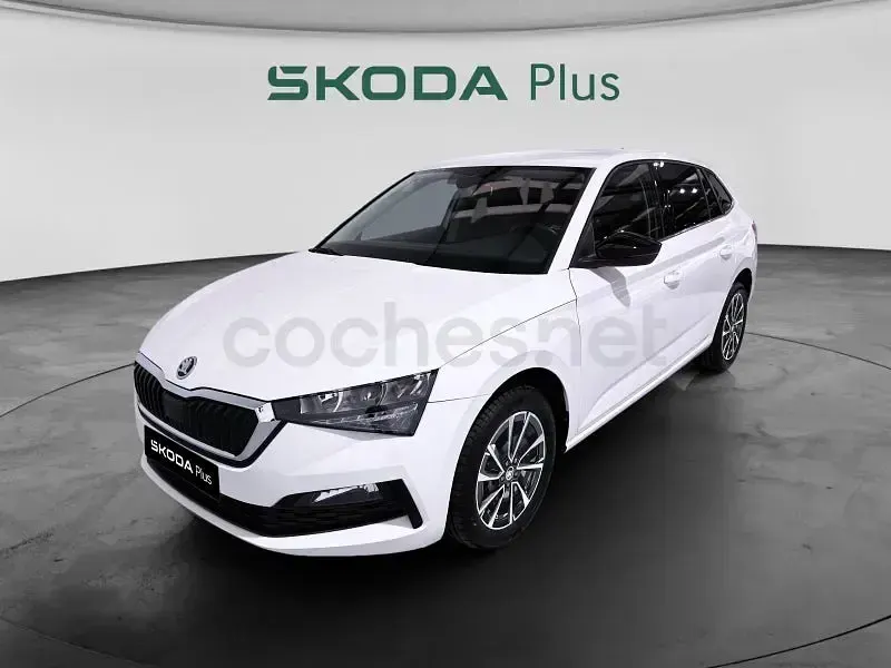 Usado Skoda Scala Style 115 CV (84 kW) 2021 Blanco Utilitario