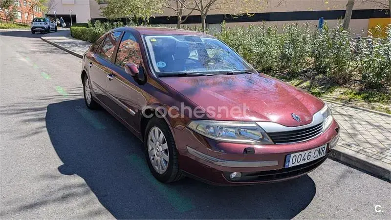 Usado Renault Laguna II Privilege 137 CV (100 kW) 2003 Granate Berlina