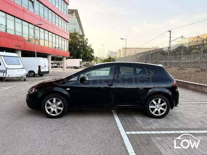 Usado Seat Leon Sport 102 CV (75 kW) 2006 Negro Utilitario