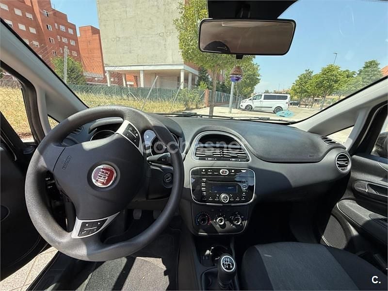 Usado Fiat Punto Easy 69 CV (50 kW) 2015 Negro Utilitario
