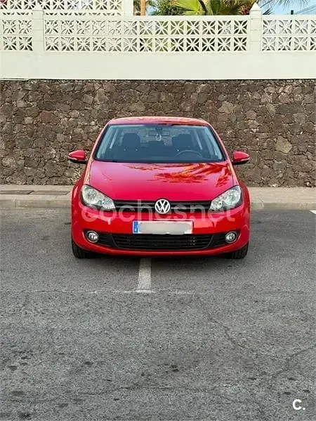 Usado VW Golf VII 105 CV (77 kW) 2012 Rojo Berlina