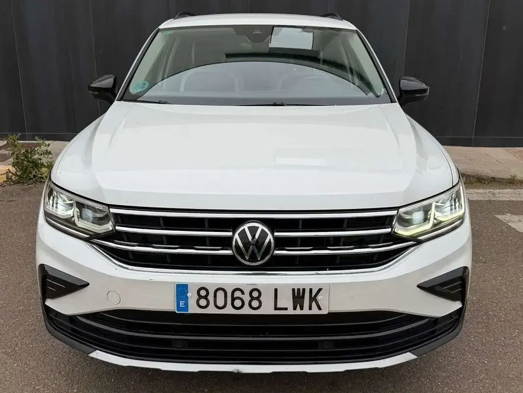 Usado VW Tiguan Sportline 150 CV (110 kW) 2022 Blanco SUV