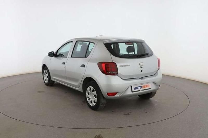 Usado Dacia Sandero Essentiel 73 CV (53 kW) 2018 Plateado Utilitario