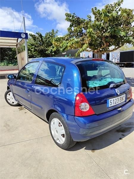 Usado Renault Clio II 75 CV (55 kW) 2001 Azul Berlina