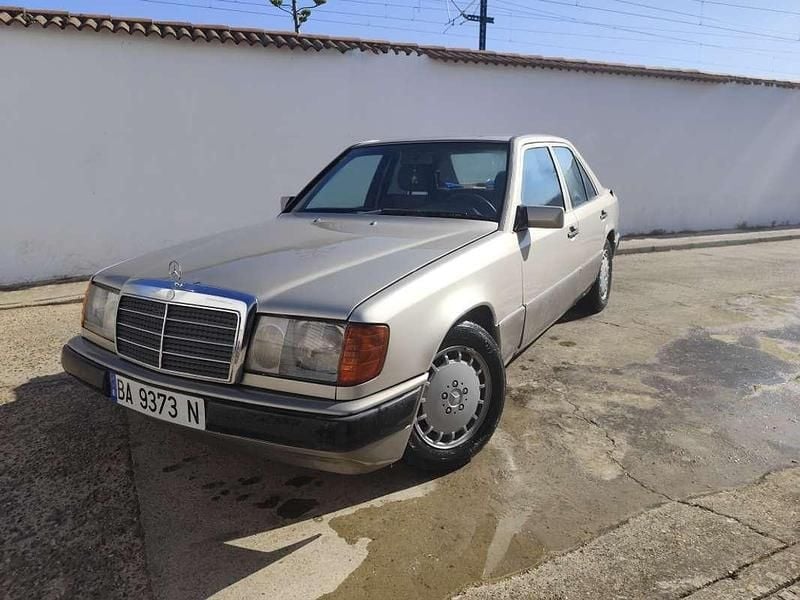 Usado Mercedes E300 109 CV (80 kW) 1990 Beige Berlina