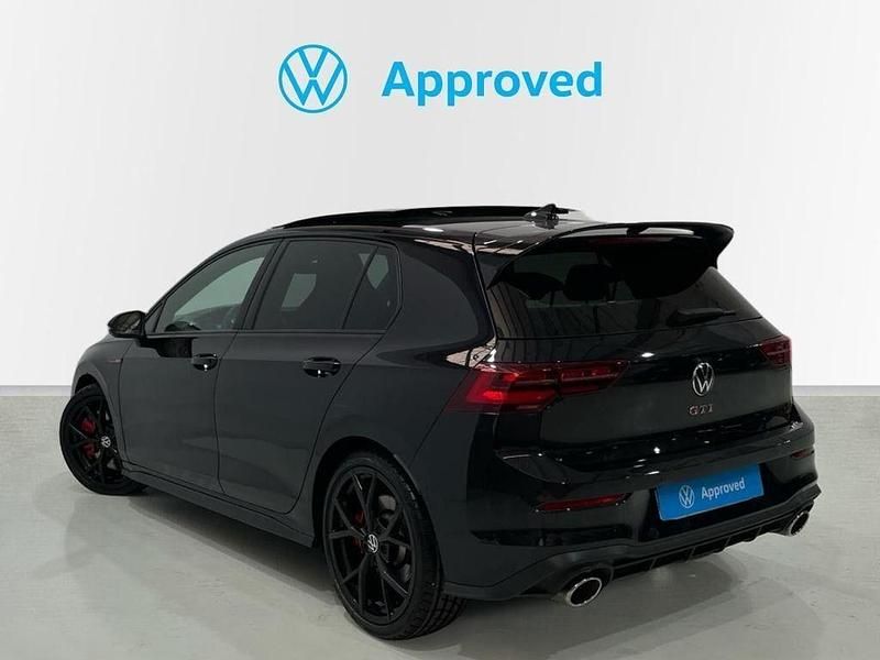 Usado VW Golf VII GTI Clubsport 301 CV (221 kW) 2021 Negro Utilitario