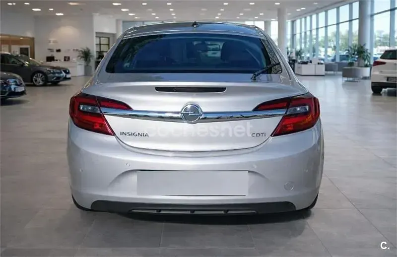 Usado Opel Insignia Business 120 CV (88 kW) 2016 Gris / plata Berlina