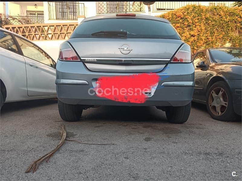 Usado Opel Astra Cosmo 120 CV (88 kW) 2007 Gris / plata Berlina