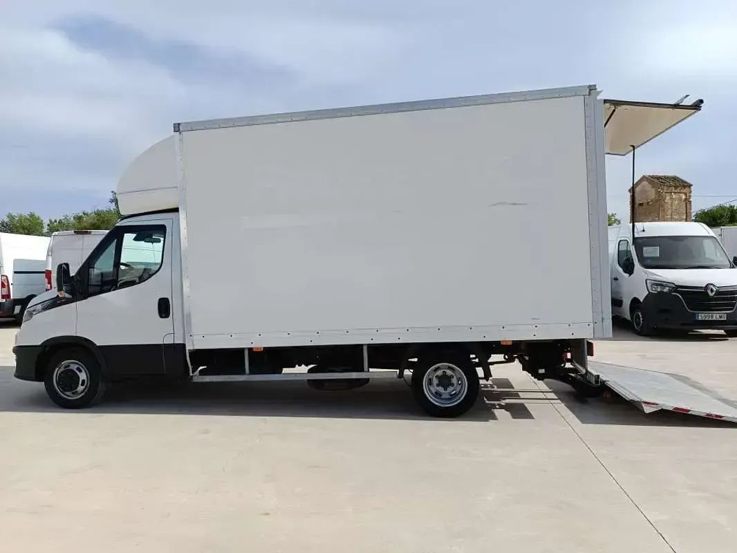 Usado Iveco Daily 159 CV (116 kW) 2021 Blanco Van