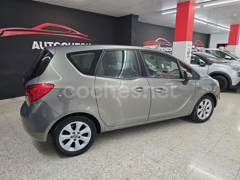 Usado Opel Meriva Enjoy 120 CV (88 kW) 2010 Gris / plata Monovolumen