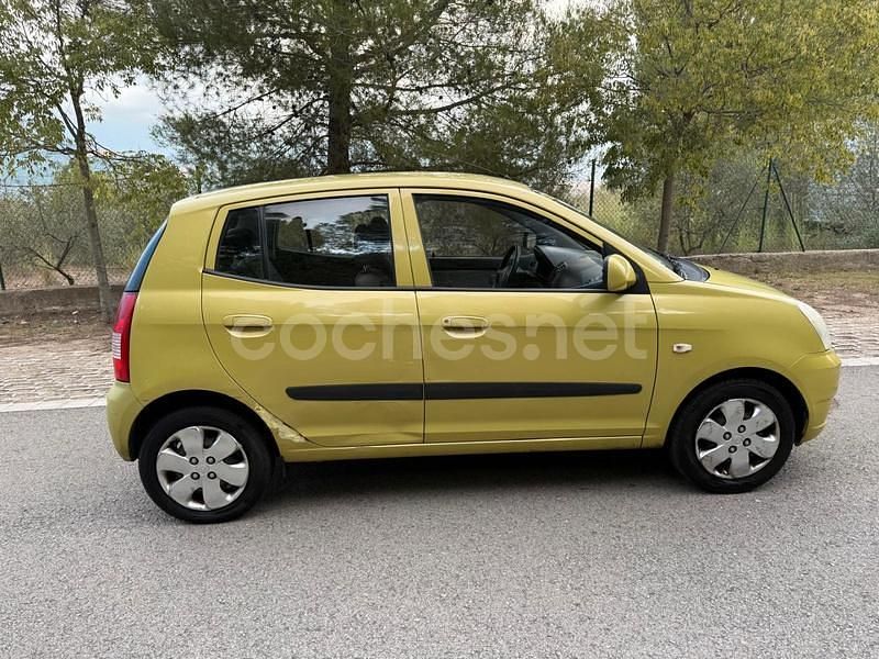 Usado Kia Picanto EX 65 CV (47 kW) 2005 Amarillo Utilitario
