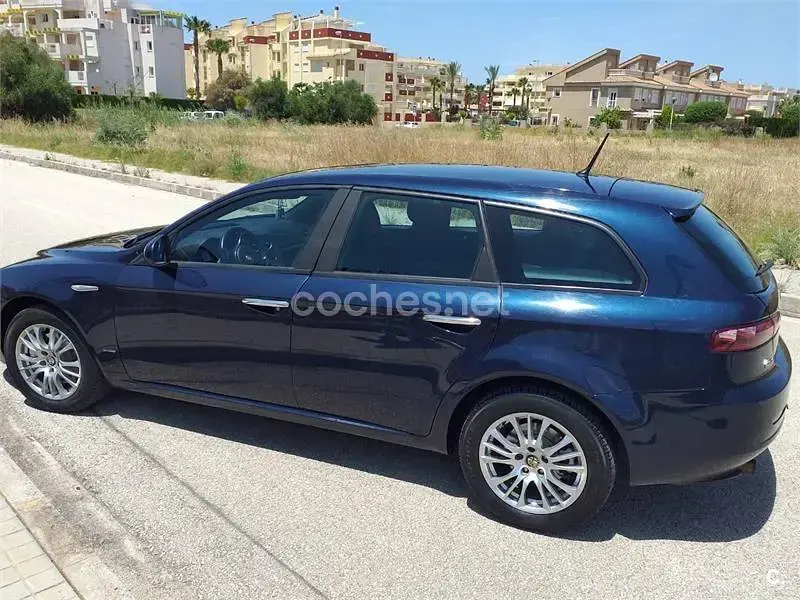 Usado Alfa Romeo 159 Distinctive 120 CV (88 kW) 2011 Azul Familiar
