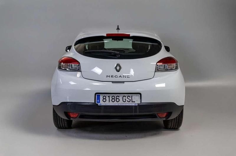 Usado Renault Mégane III Expression 111 CV (81 kW) 2009 Blanco Coupe