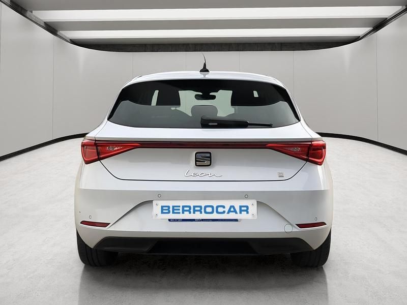 Usado Seat Leon Style 115 CV (84 kW) 2021 Blanco Utilitario